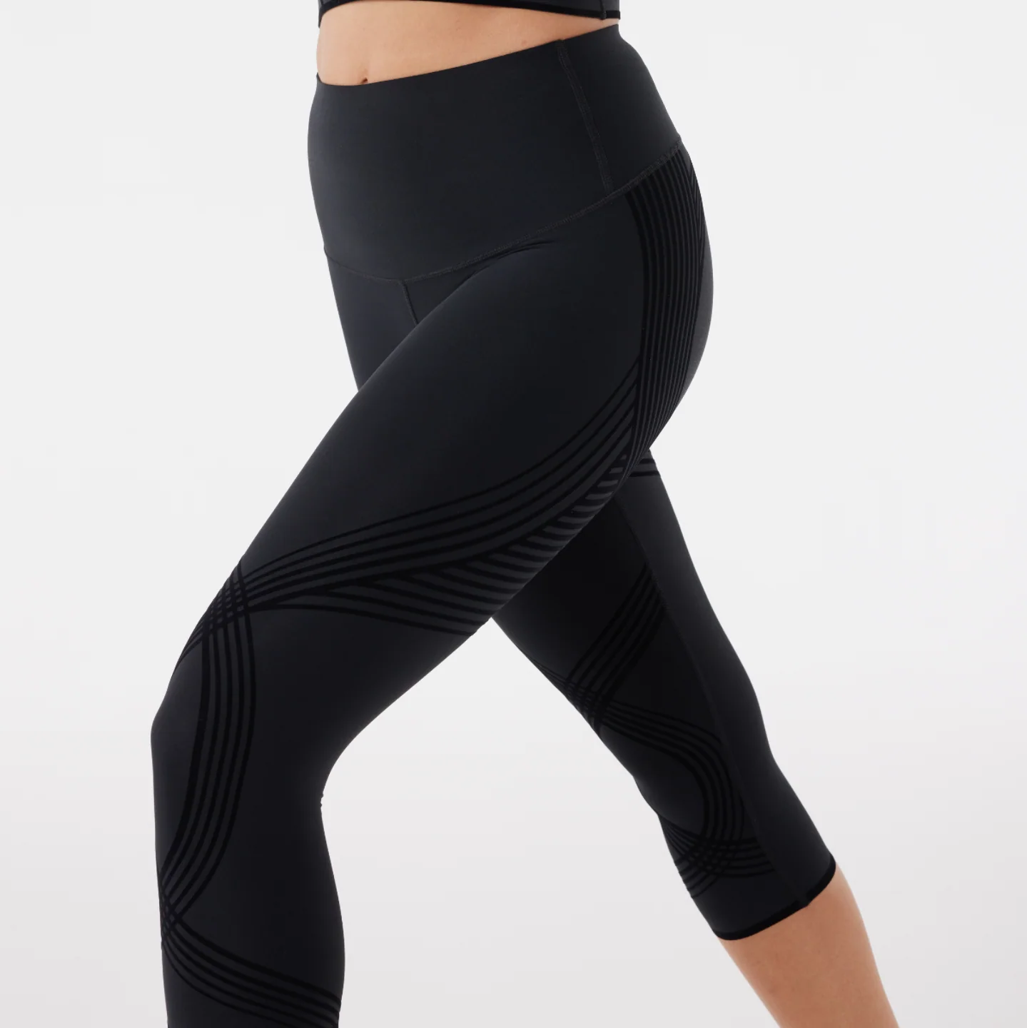 Body Sculpt Capri Leggings (Reversible Wear) - Image 9
